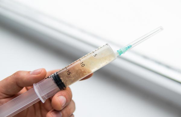 Liquid culture syringe